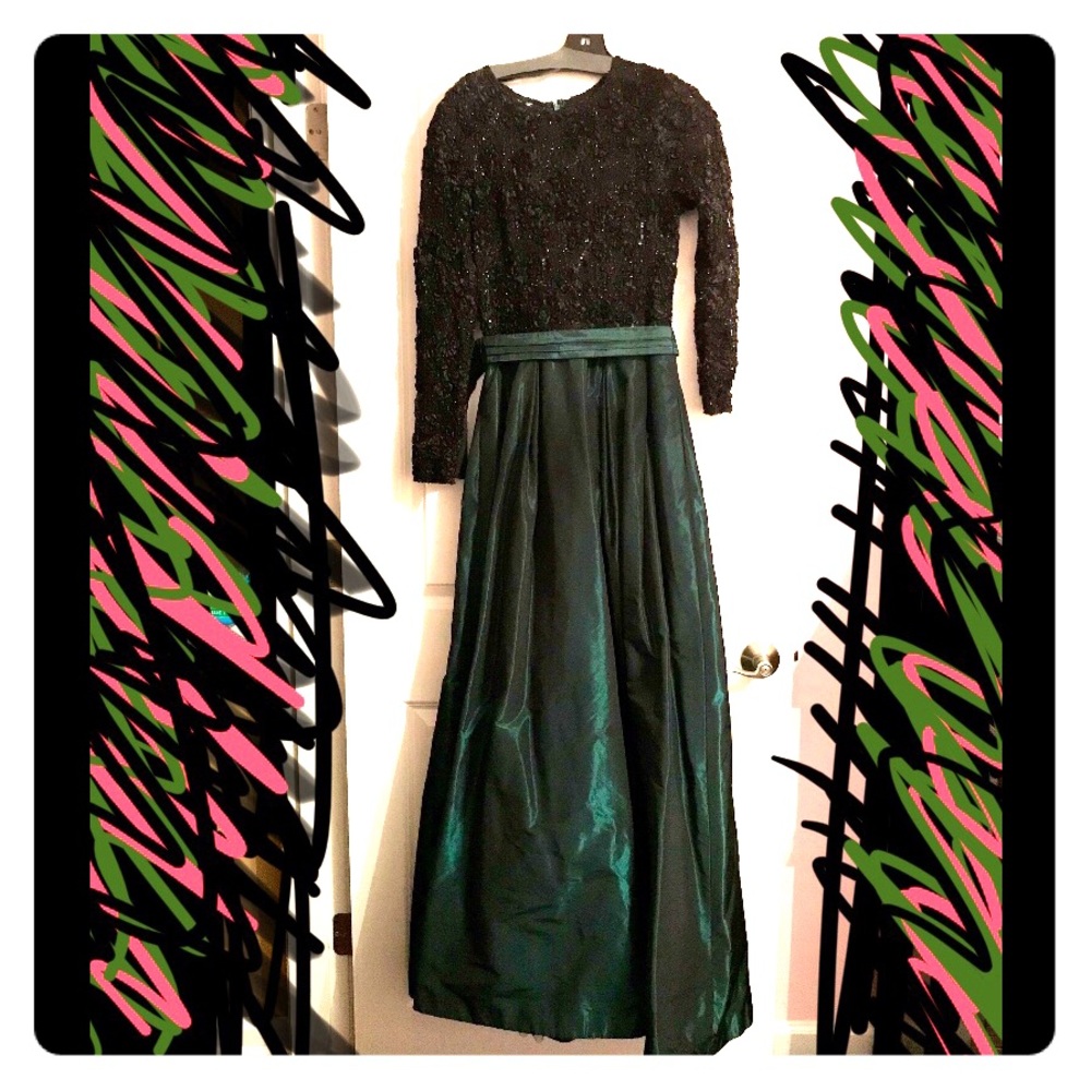 Rickie Freeman Teri Jon 🖤full emerald sequin gown